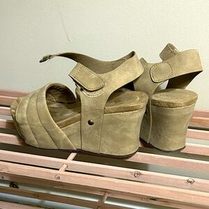 These are nude wedged Pierre Dumas sandals. Size 6 1/2.